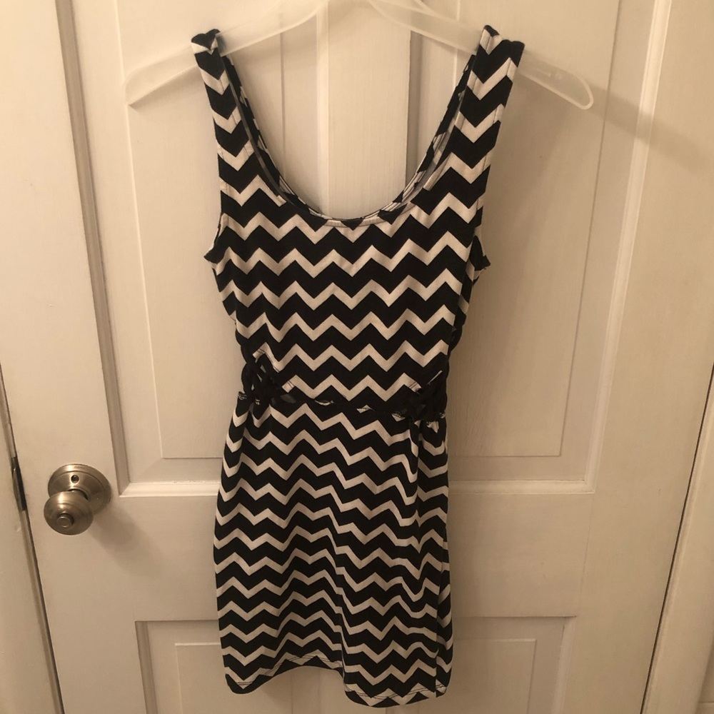 Sleeveless black and white dress